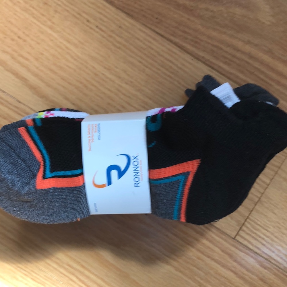 Women’s athletic socks